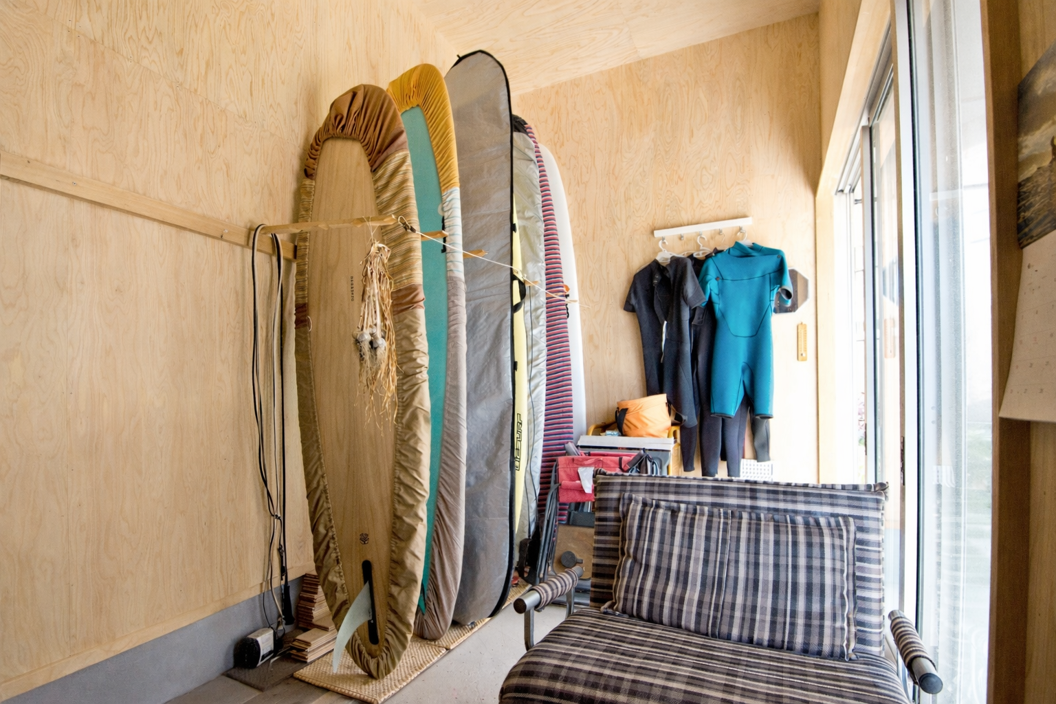 波と暮らす、50代夫婦ふたりの家