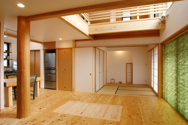 掘りごたつと吹き抜け