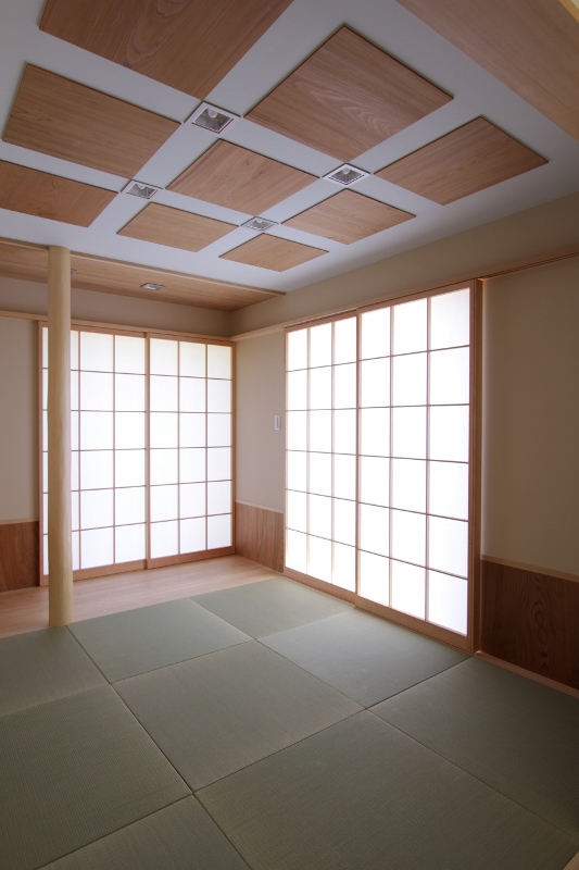 古材を天井に再利用