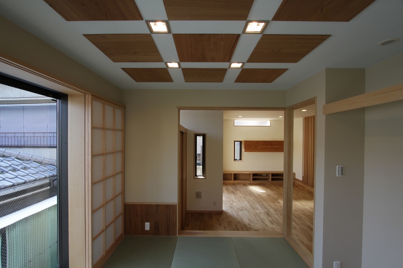 古材を天井に再利用