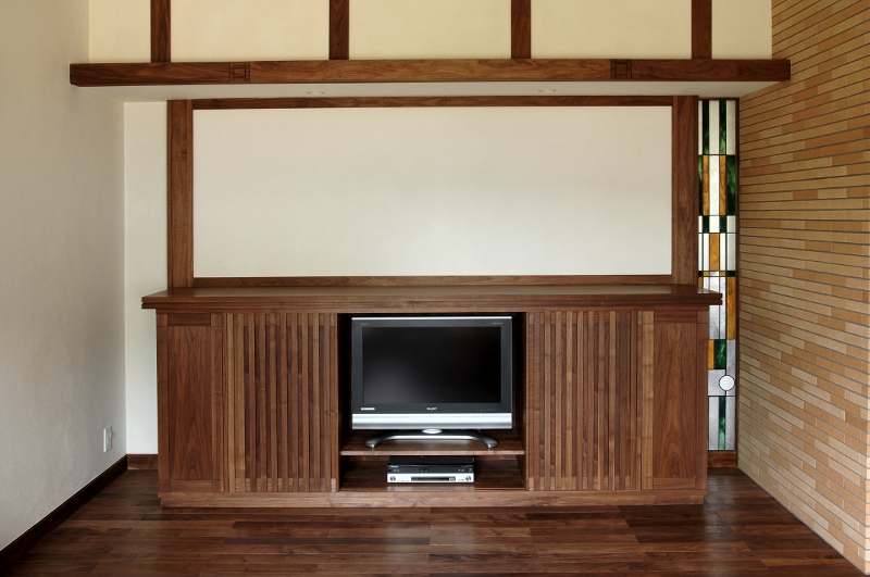 ウォルナットの床と家具