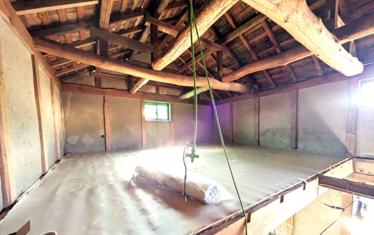 築100年の納屋リフォーム工事中です
