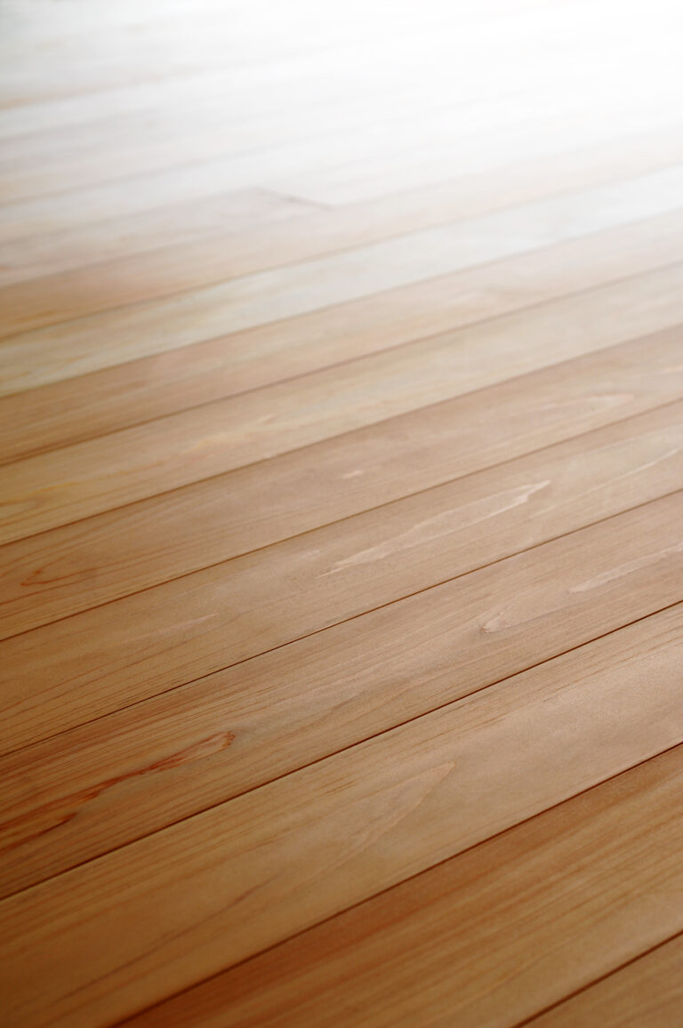 綺麗なサワラのフローリングが入りました